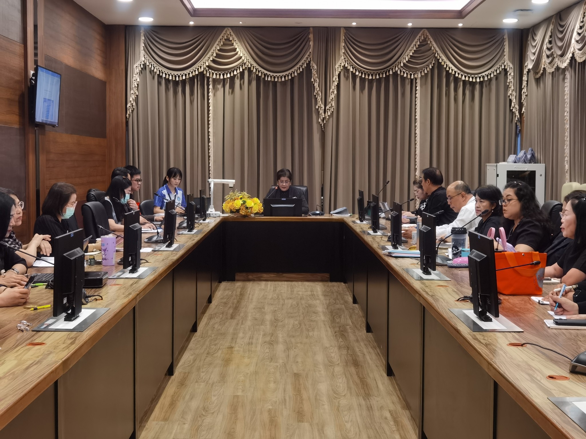 คณะพยาบาลศาสตร์ มหาวิทยาลัยสวนดุสิต จัดประชุมบุคลากรคณะประจำเดือนธันวาคม โดย ผู้ช่วยศาสตราจารย์ธณิดา นิลัมภาชาด คณบดีคณะพยาบาลศาสตร์