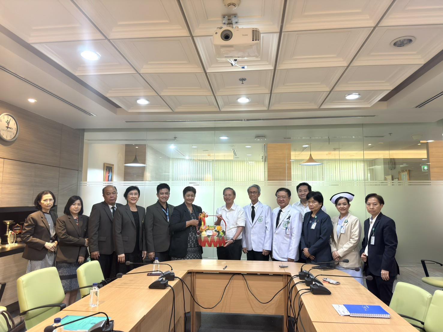 คณะพยาบาลศาสตร์ มหาวิทยาลัยสวนดุสิต สวัสดีปีใหม่ ผู้บริหารโรงพยาบาลเจ้าพระยา