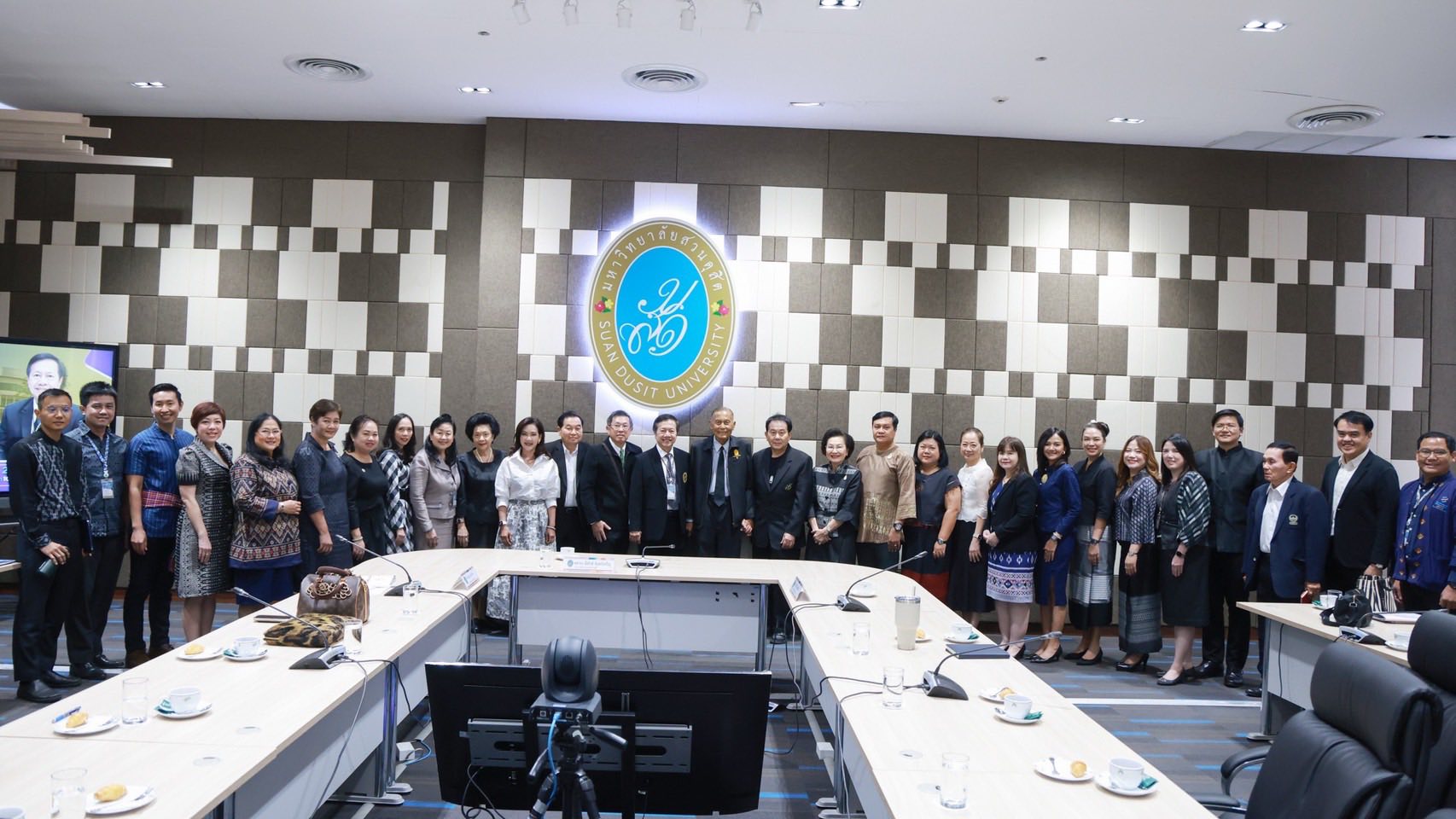 จิบกาแฟแก้วที่ ๒ กับ ท่านอธิการบดีพิทักษ์