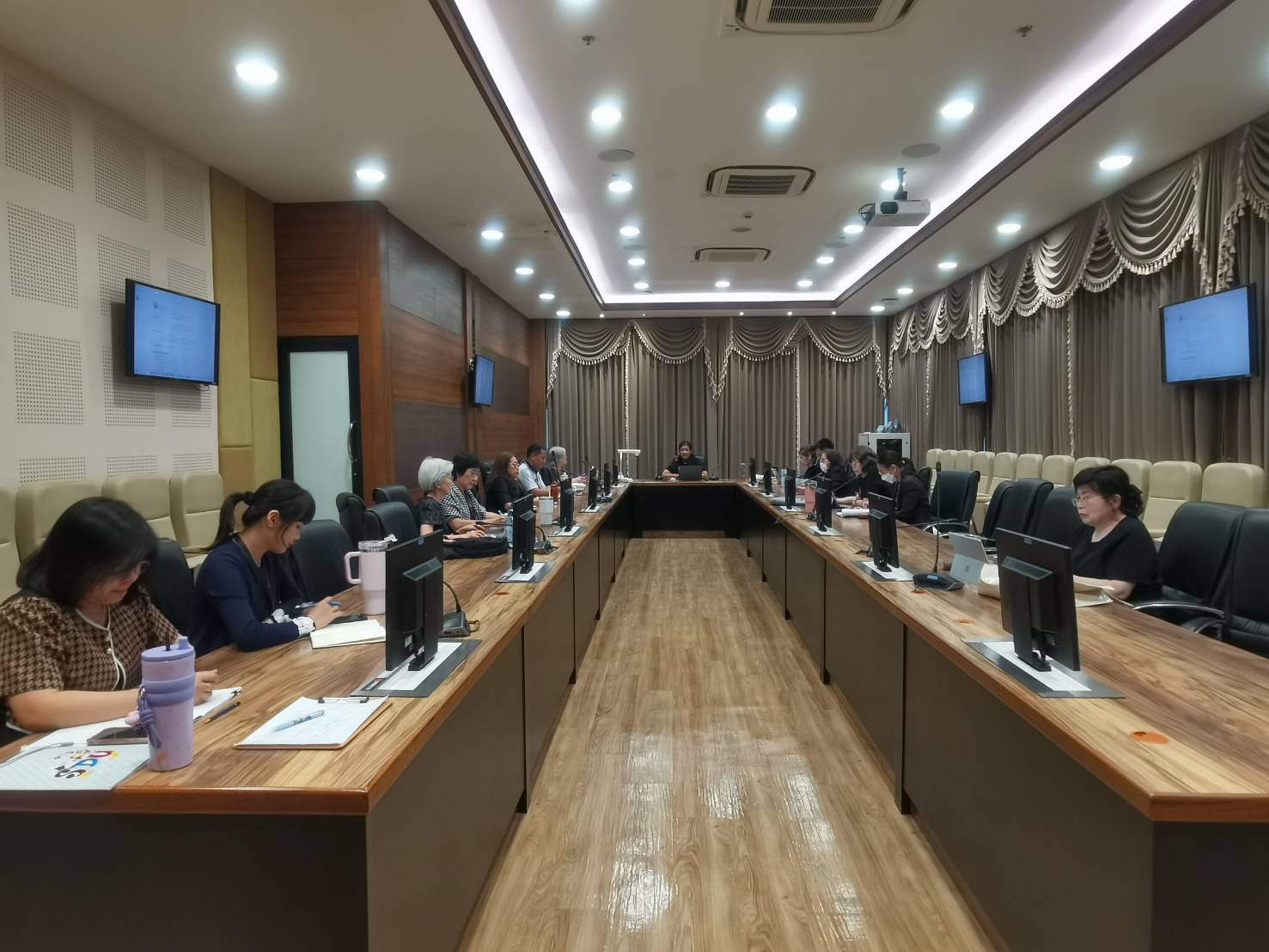 คณะพยาบาลศาสตร์ มหาวิทยาลัยสวนดุสิต ดำเนินการประชุมคณะกรรมการพัฒนาหลักสูตรประกาศนียบัตรการพยาบาลเฉพาะทาง สาขาการพยาบาลผู้ป่วยมะเร็ง และหลักสูตรฝึกอบรมการพยาบาลผู้ป่วยมะเร็งที่ได้รับยาเคมีบำบัด