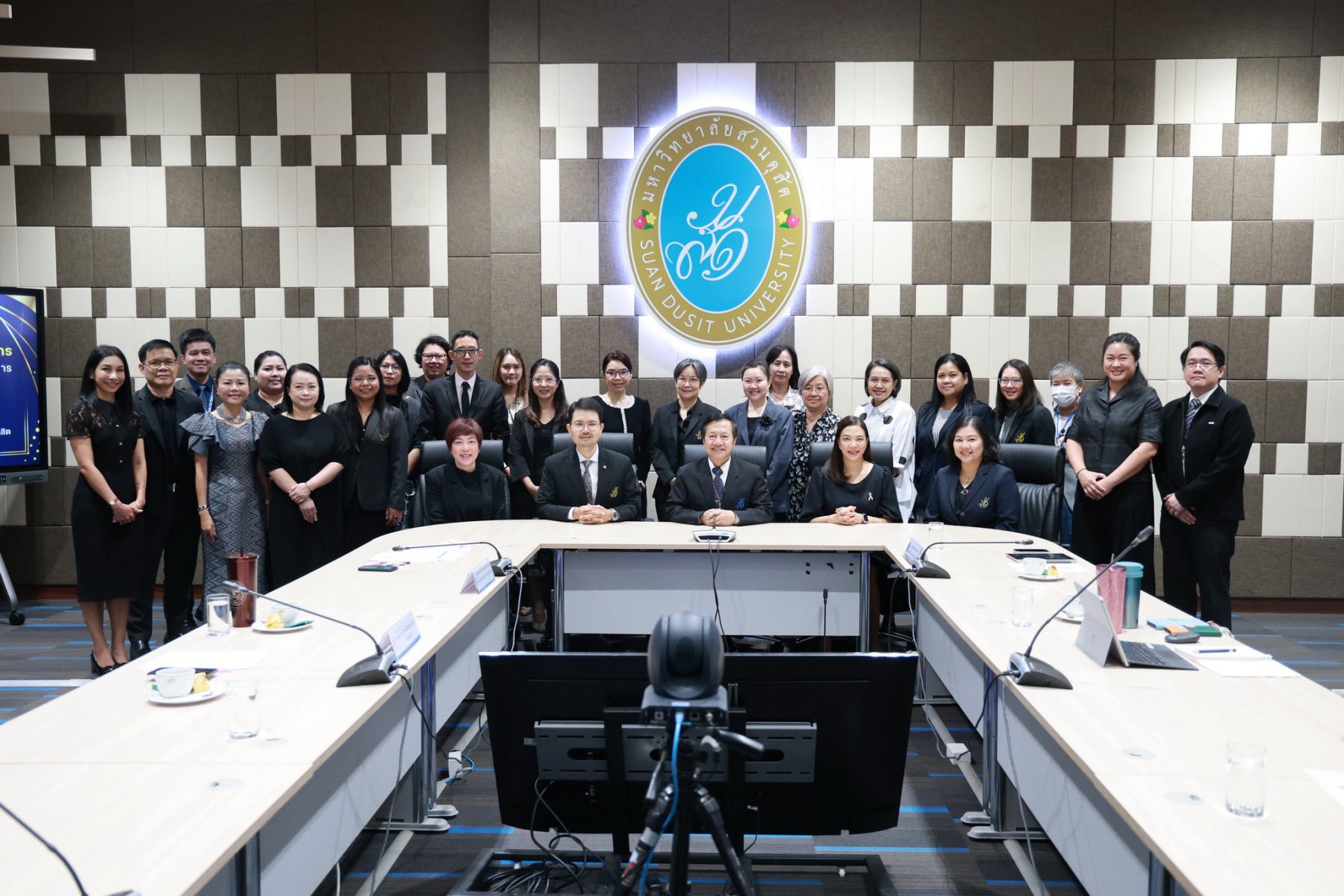 เข้าร่วมประชุมเพื่อรับฟังนโนบาย โครงการส่งเสริมการมีส่วนร่วมของบุคลากรที่สำเร็จการศึกษาจากต่างประเทศ