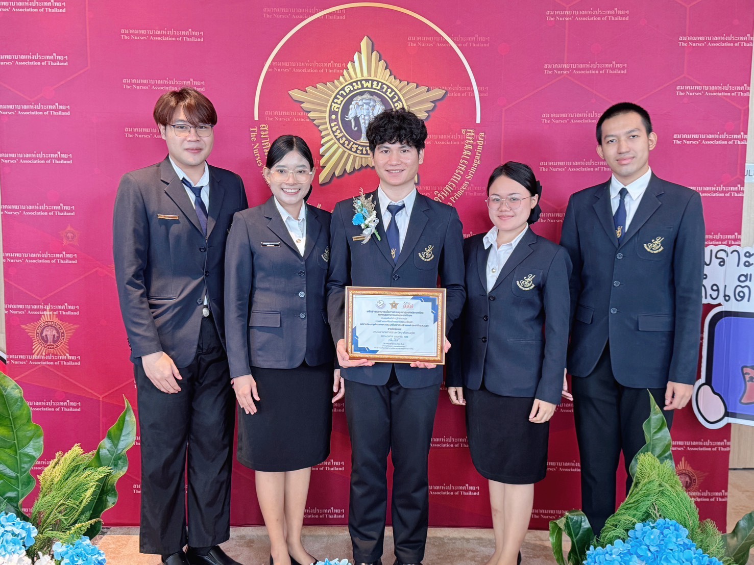 คณะพยาบาลศาสตร์ มหาวิทยาลัยสวนดุสิตขอแสดงความยินดีกับชมรมนักศึกษาพยาบาลสร้างสัมคมไทยปลอดบุหรี่