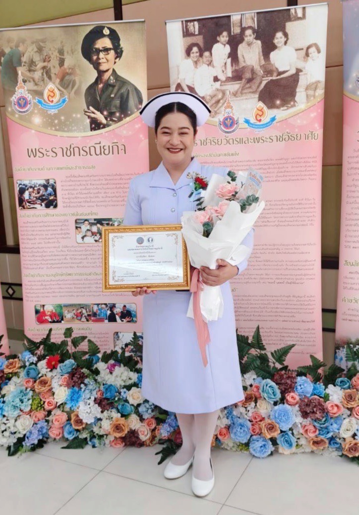 ขอแสดงความยินดีกับ พว.บัณฑิตา ชัยชนะ  ศิษย์เก่าพยาบาลศาสตร์ มหาวิทยาลัยสวนดุสิต รุ่นที่ ๒ เนื่องในวันพยาบาลแห่งชาติ ๒๕๖๙